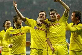 乐动体育APP-包含多特蒙德队员精神抖擞，全力以赴备战的词条